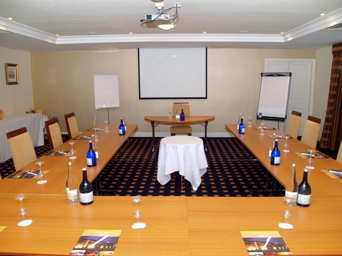 Отель Court Yard Hotel Лейкслип-17