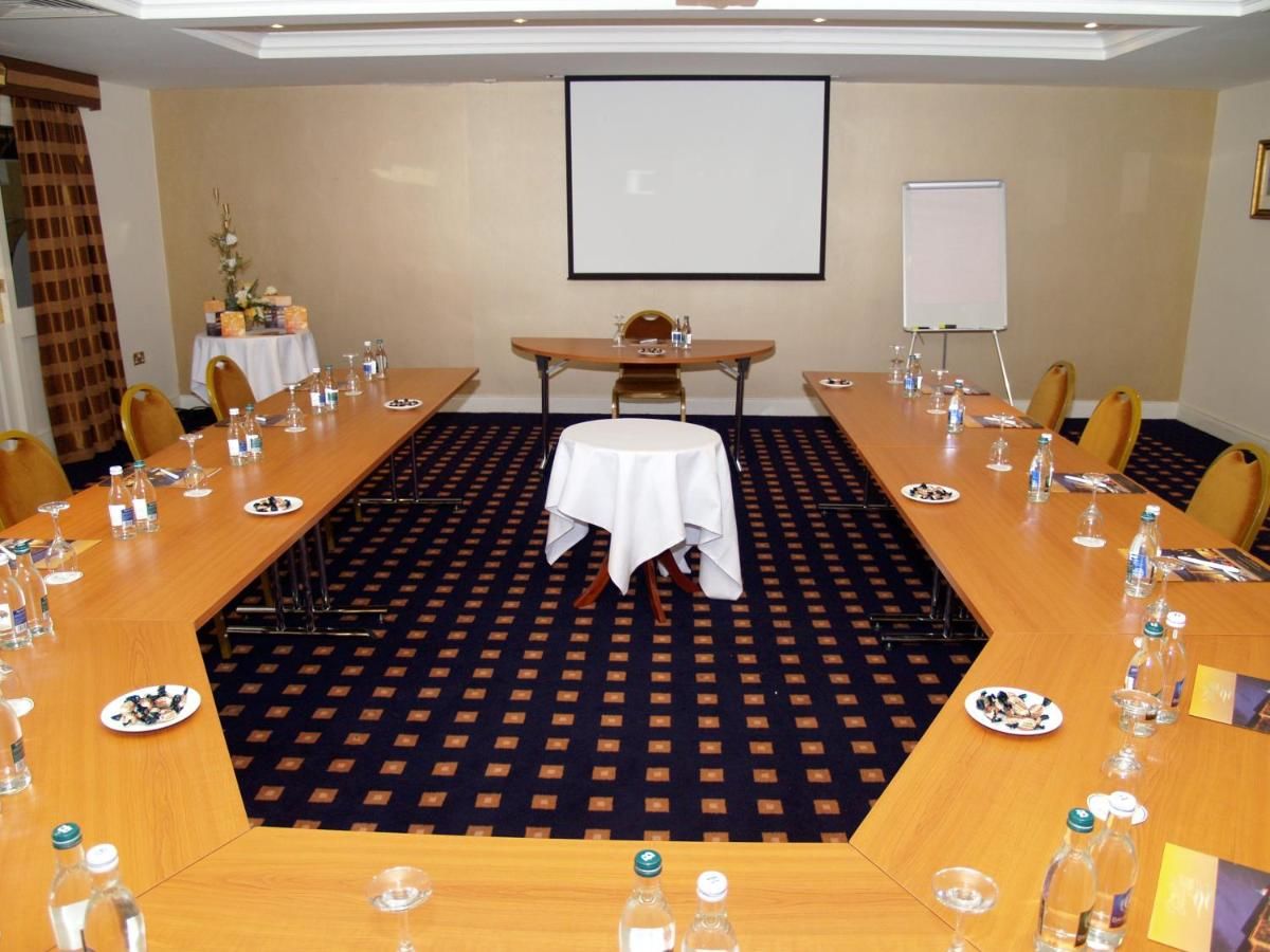 Отель Court Yard Hotel Лейкслип-22