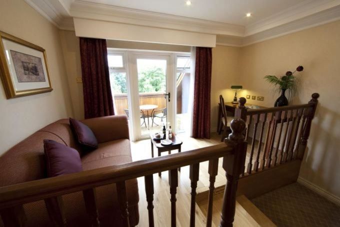 Отель Court Yard Hotel Лейкслип-7